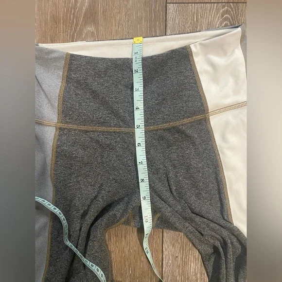 Athleta Women’s Elation Sport Gray and White Striped Leggings - XS - Picture 7 of 9